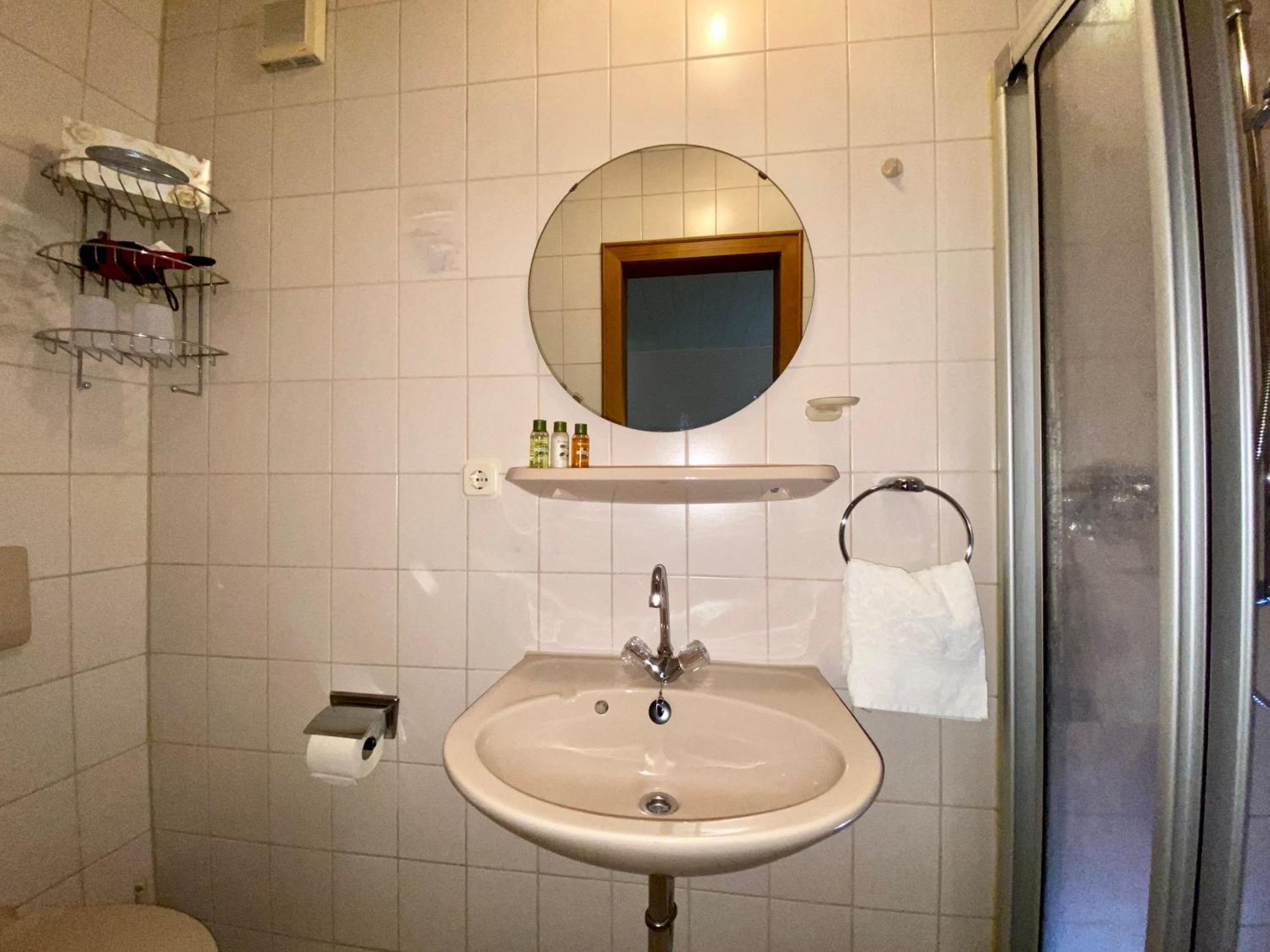Winzerhaus Im Oberdorf - Fewo U Zimmer - Auch Kombinierbar Эрден Экстерьер фото