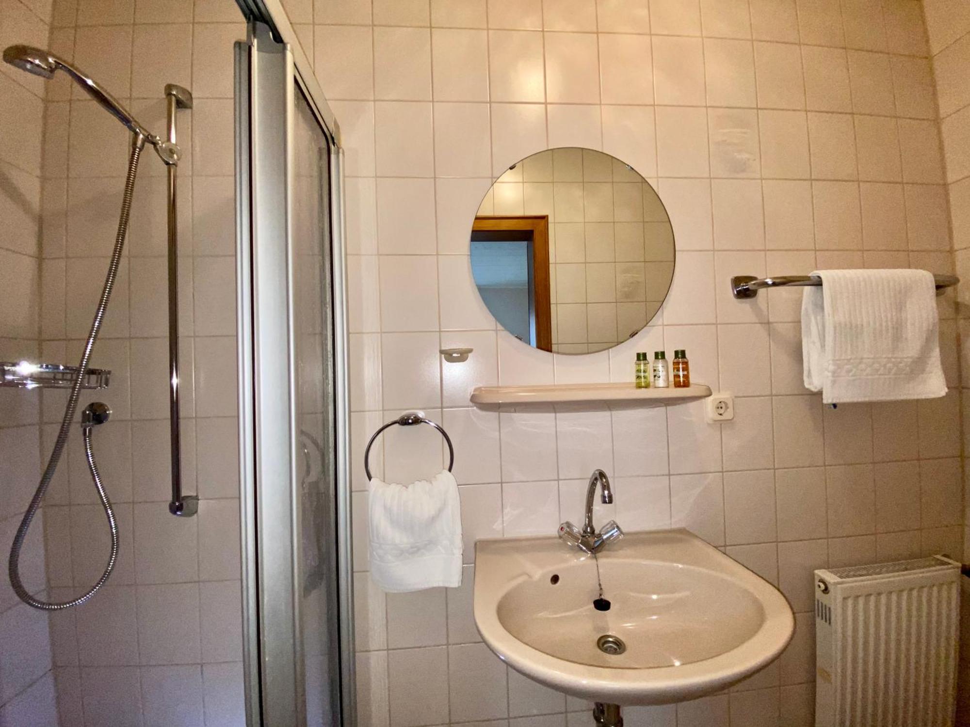 Winzerhaus Im Oberdorf - Fewo U Zimmer - Auch Kombinierbar Эрден Экстерьер фото