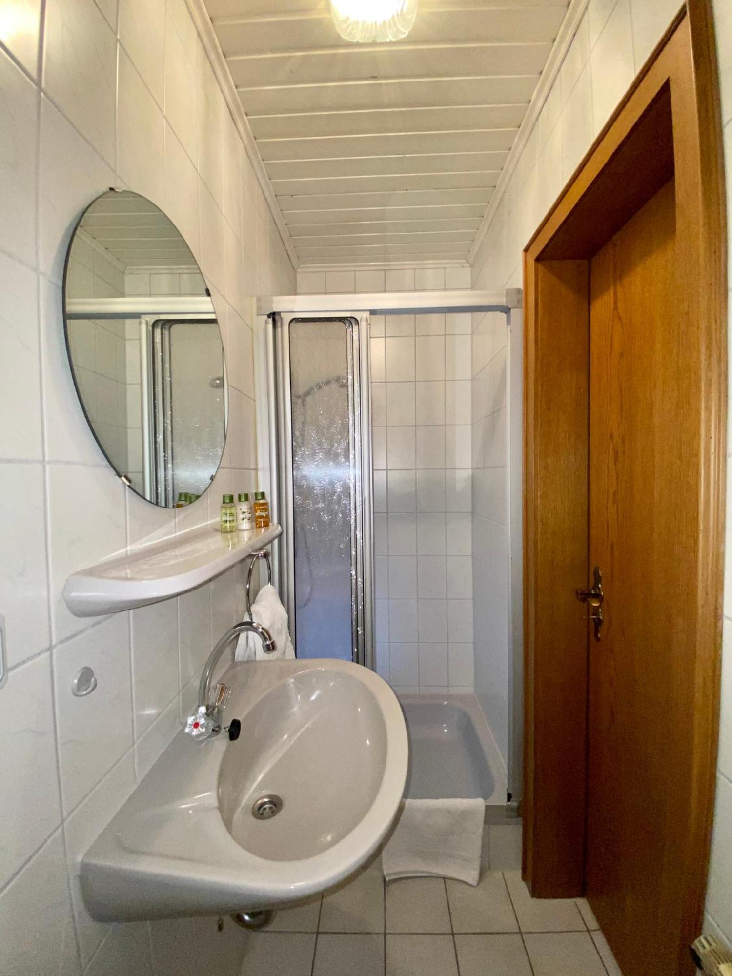 Winzerhaus Im Oberdorf - Fewo U Zimmer - Auch Kombinierbar Эрден Экстерьер фото